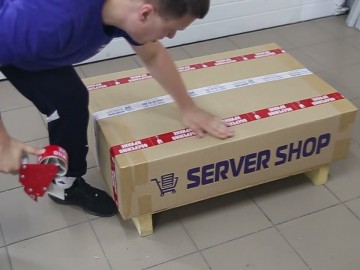 Пакування сервера від магазину Servershop.ua перед відправкою клієнту.